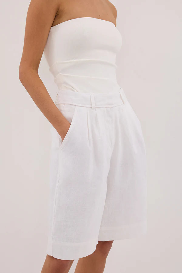Dissh Kayla White Linen Bermuda Short, size 6