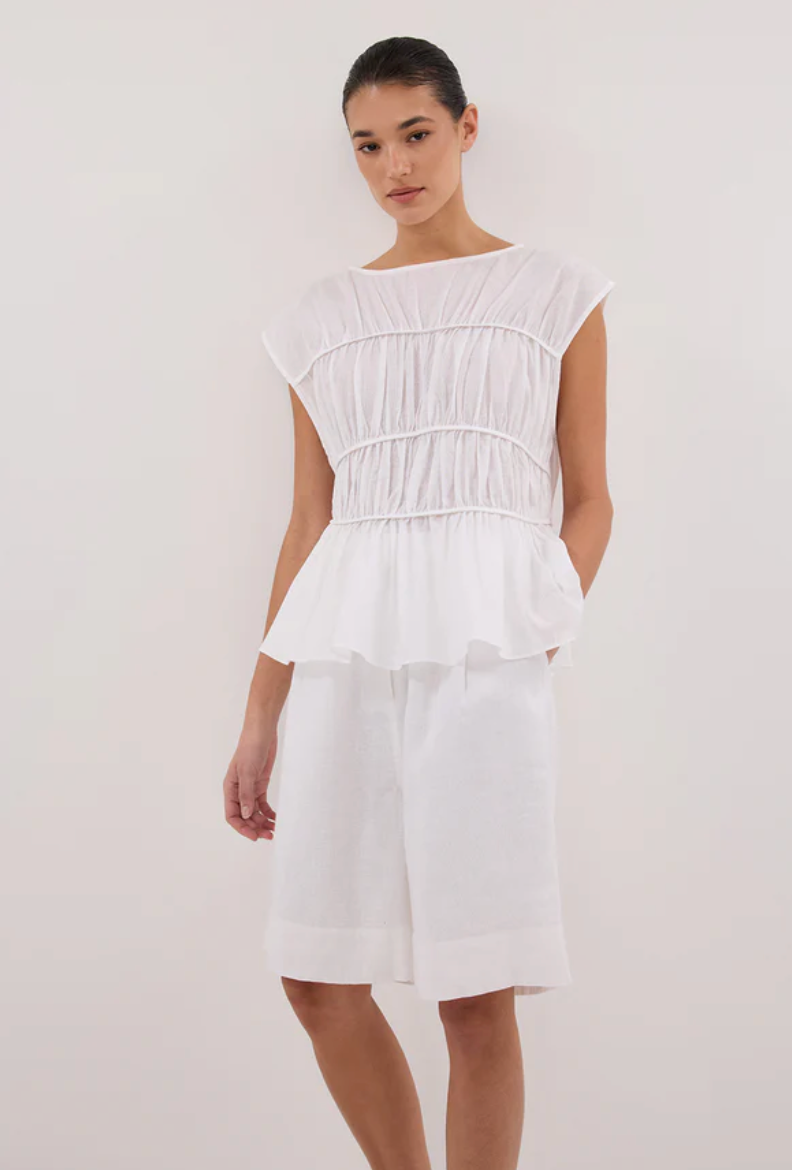 Dissh Kayla White Linen Bermuda Short, size 6