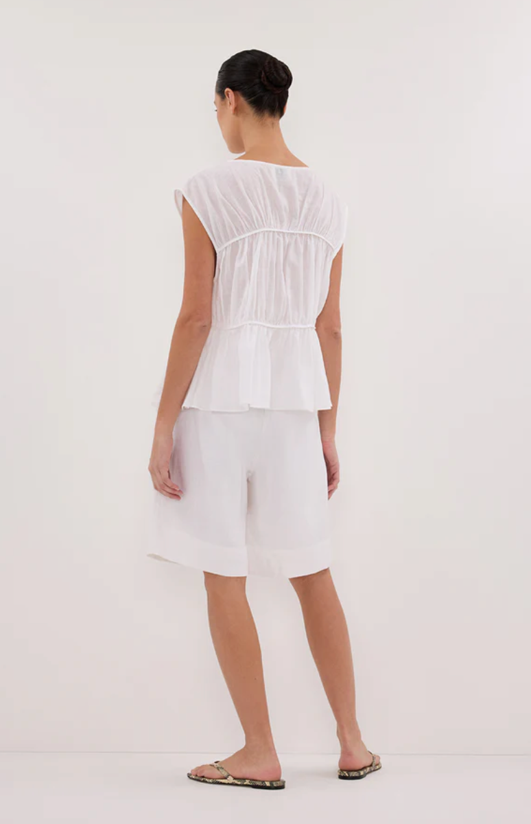 Dissh Kayla White Linen Bermuda Short, size 6
