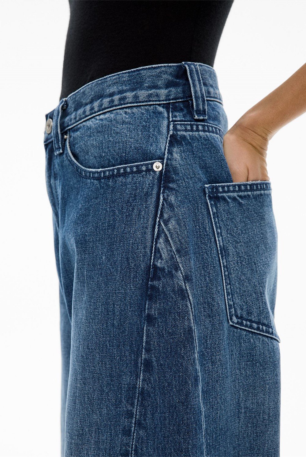 Witchery Barrel Leg Jean, size 6