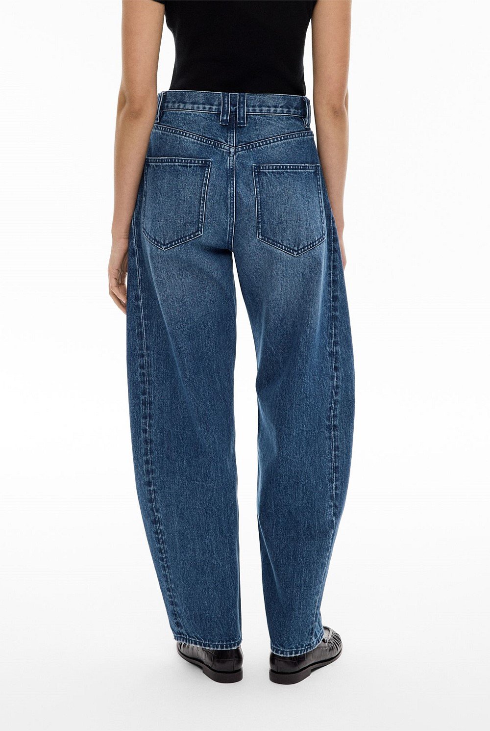 Witchery Barrel Leg Jean, size 6
