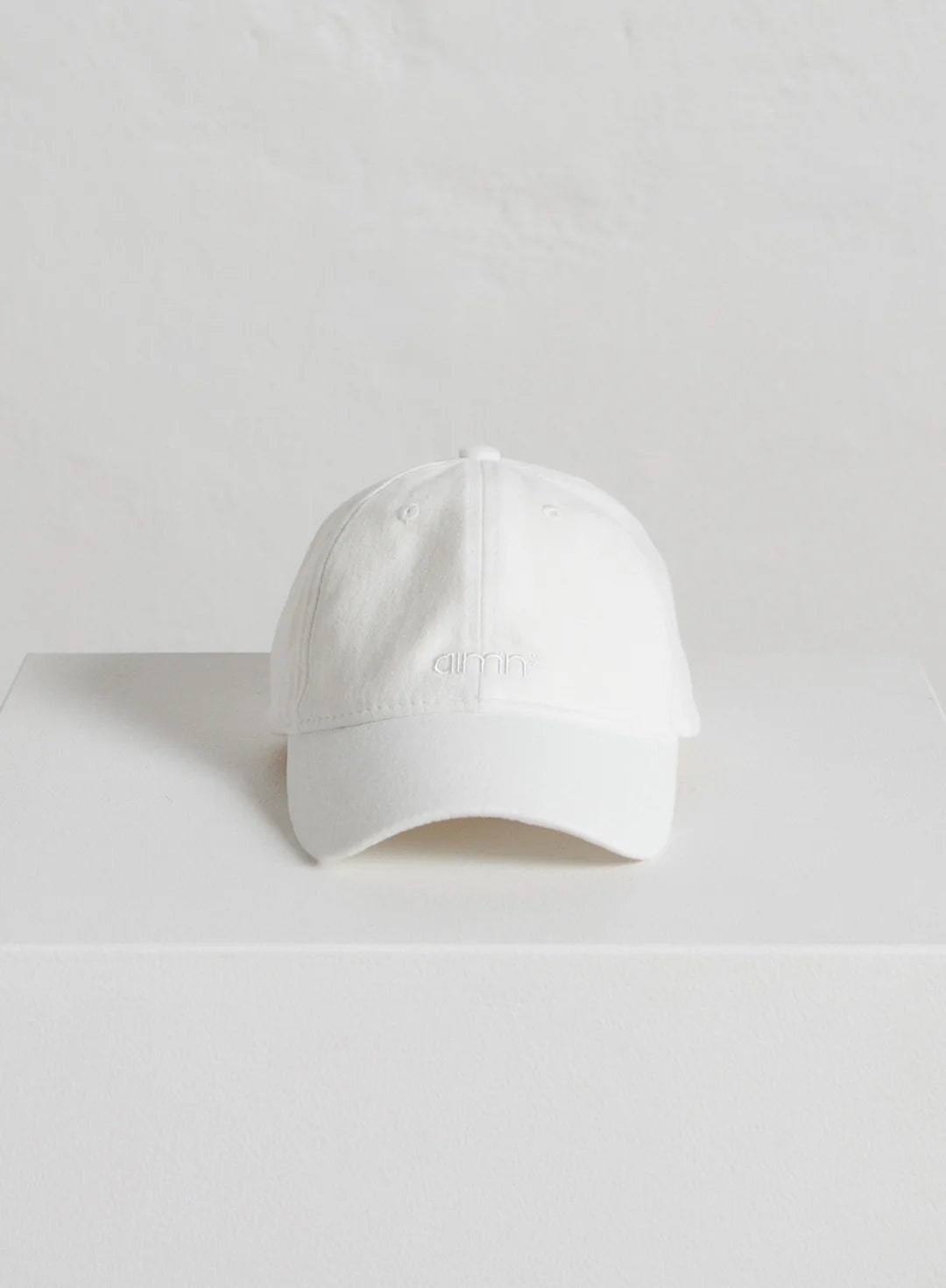 Aimn white cap