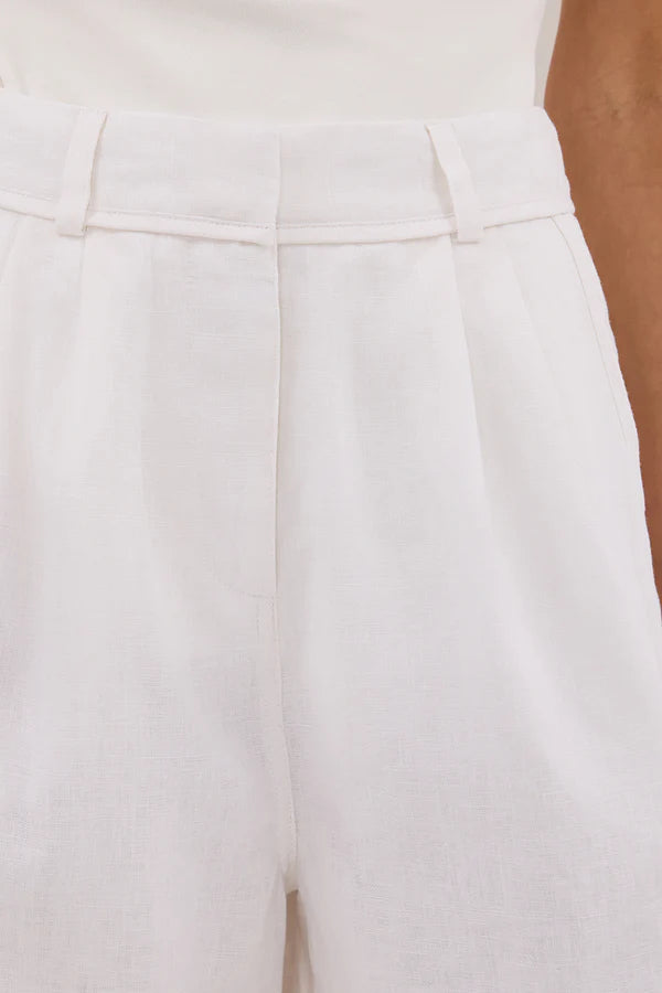 Dissh Kayla White Linen Bermuda Short, size 6