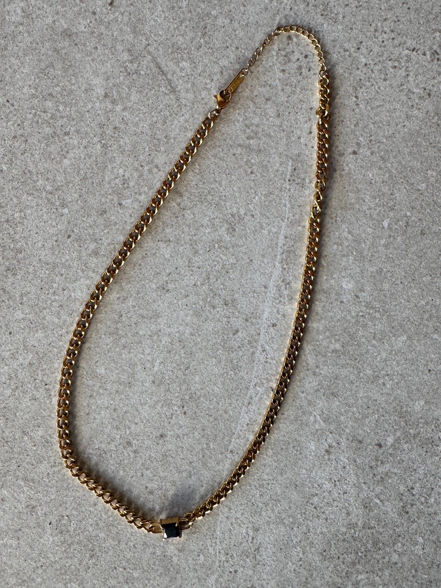 Cendre Necklace, gold with Onyx
