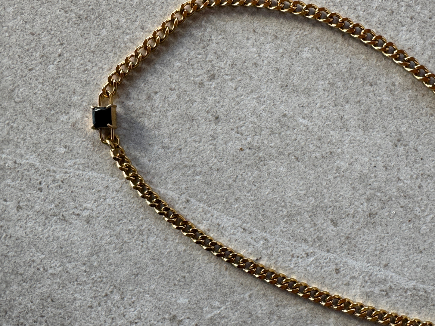 Cendre Necklace, gold with Onyx