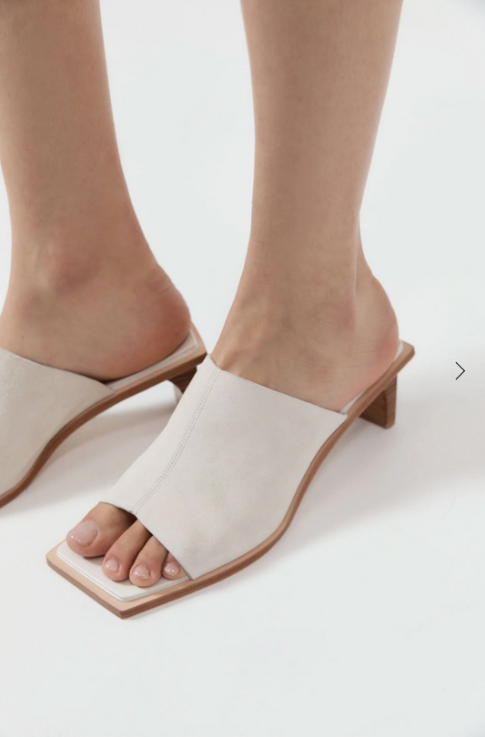 St Agni Raw Edge Heel - White, size 38