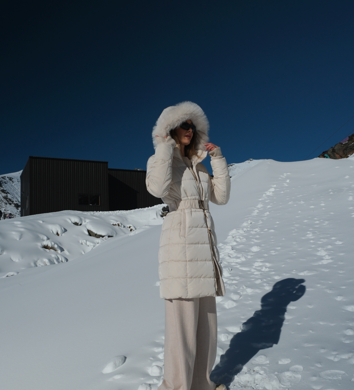 Forever New White Puffer, size 6